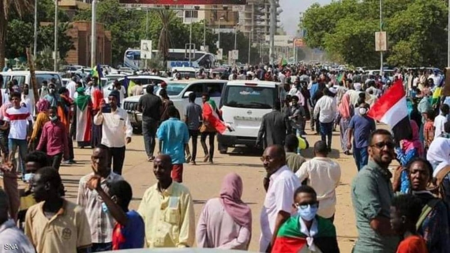 Hàng nghìn người biểu tình ở thủ đô Khartoum (Sudan) yêu cầu thành lập chính phủ